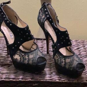 Oscar de La Renta lace/suede heels